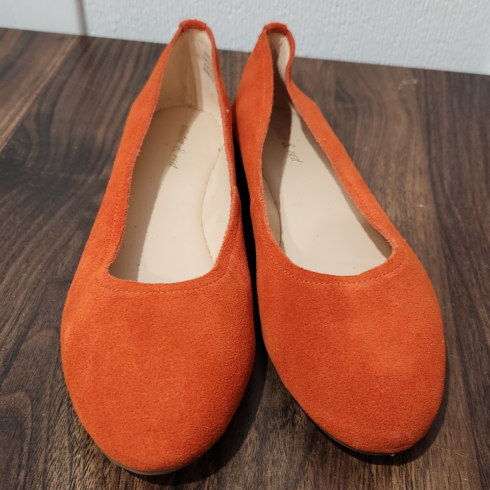 Violet & Red Windsor Flats